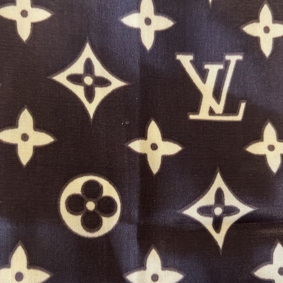 Original No tags, LV square scarf. - Picture 7 of 7